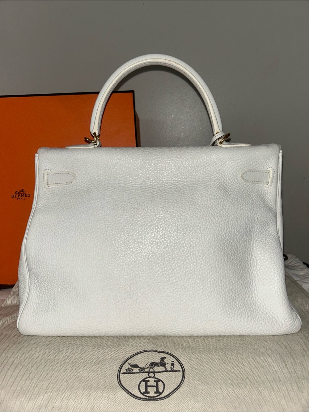 HERMÈS Kelly 35 White Blanc Clemence Leather Gold Hardware Handbag - Picture 7 of 14